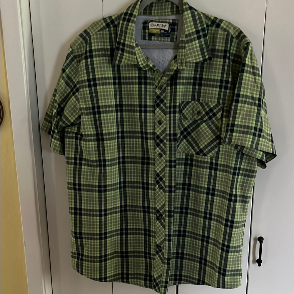 Magellan Outdoors Green Casual Button Down Shirt
